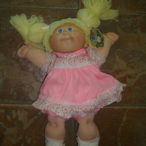 Original Blonde Haired Cabbage Patch Doll in Box with Tags CPK Baby Girl - Picture 7 of 8